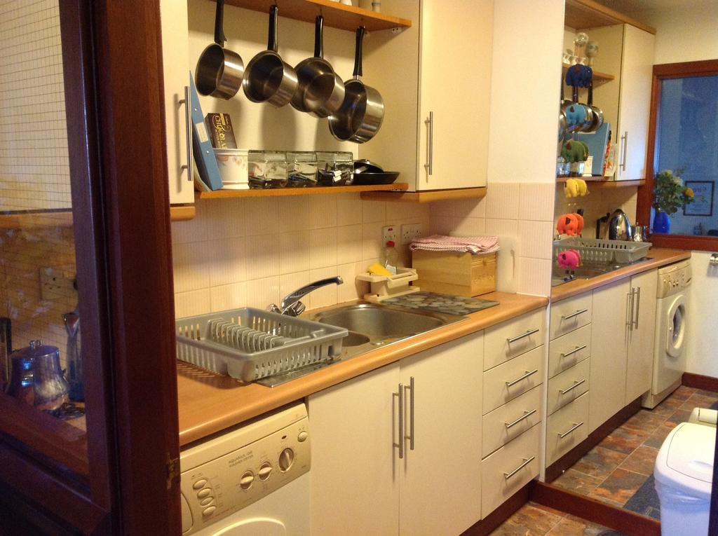 Connel Court Apartments Inverness Room photo
